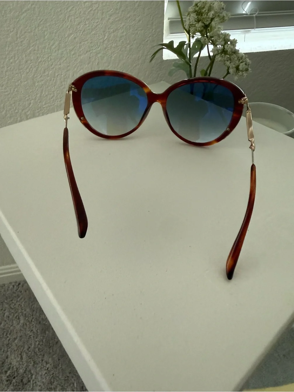 Linda Farrow- Vintage Tortoiseshell Cat-Eye Sunglasses - Brown Gradient Lenses